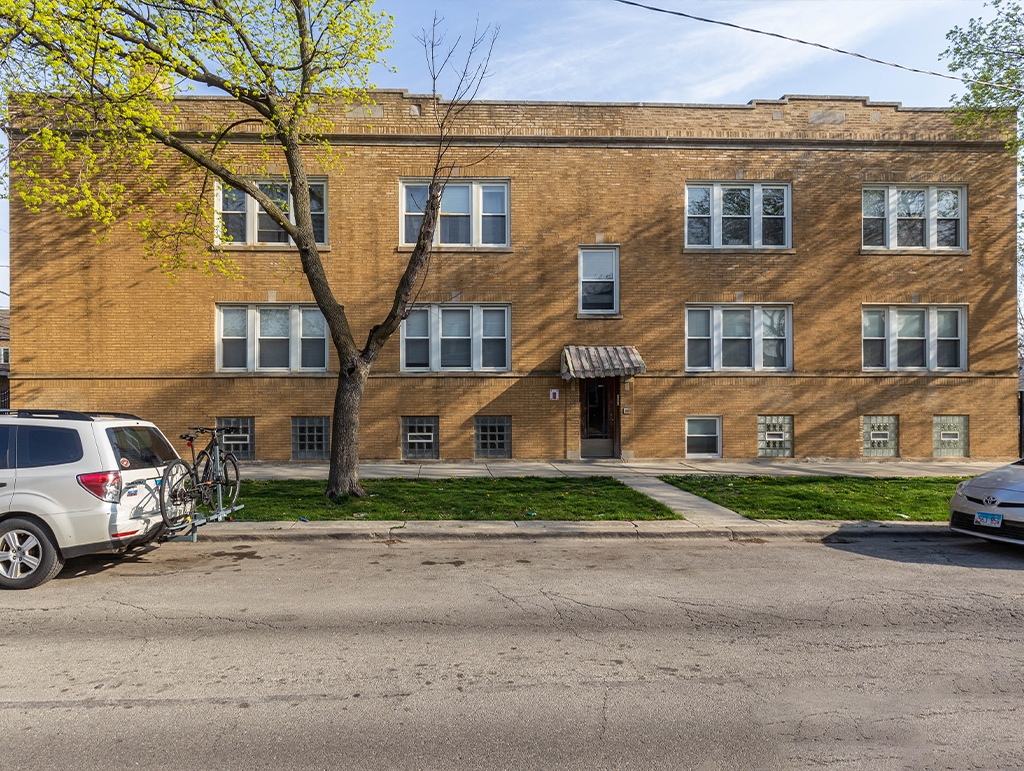 3838 W George St, Chicago, IL 60618