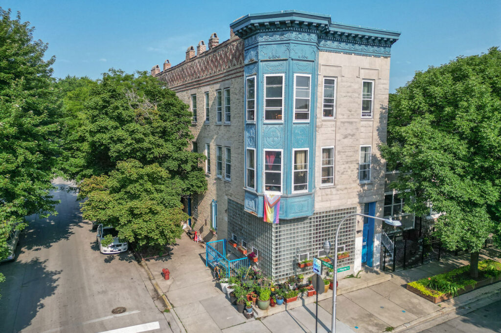Featured image for Ian Luscombe Sells 6 Unit Building in Bucktown, Chicago