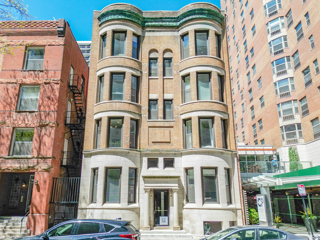 10-12 W Chestnut St, Chicago, IL 60610-3362