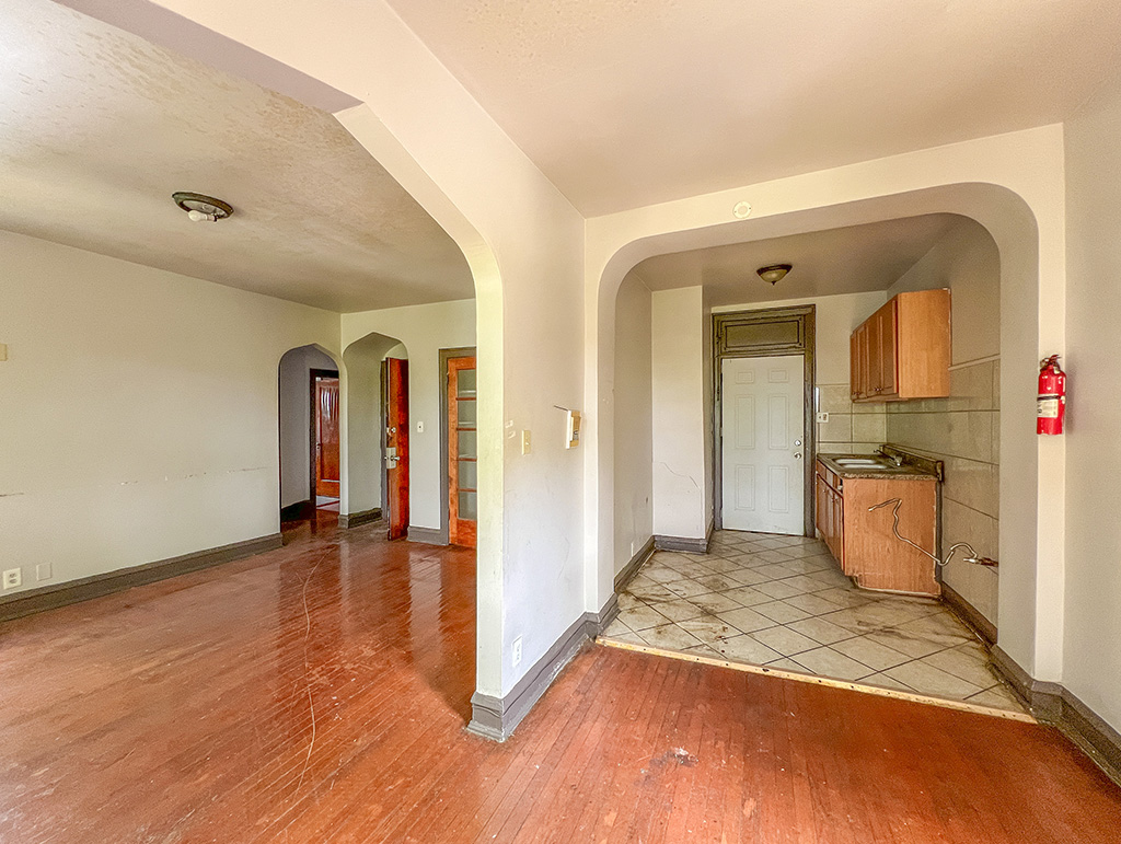 7951 S Muskegon Ave Chicago IL 60617