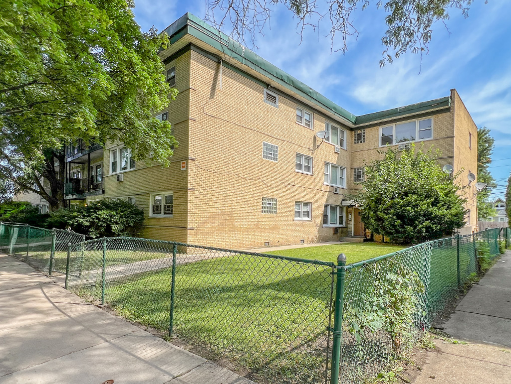 8743 S Beverly Blvd Chicago, IL 60620