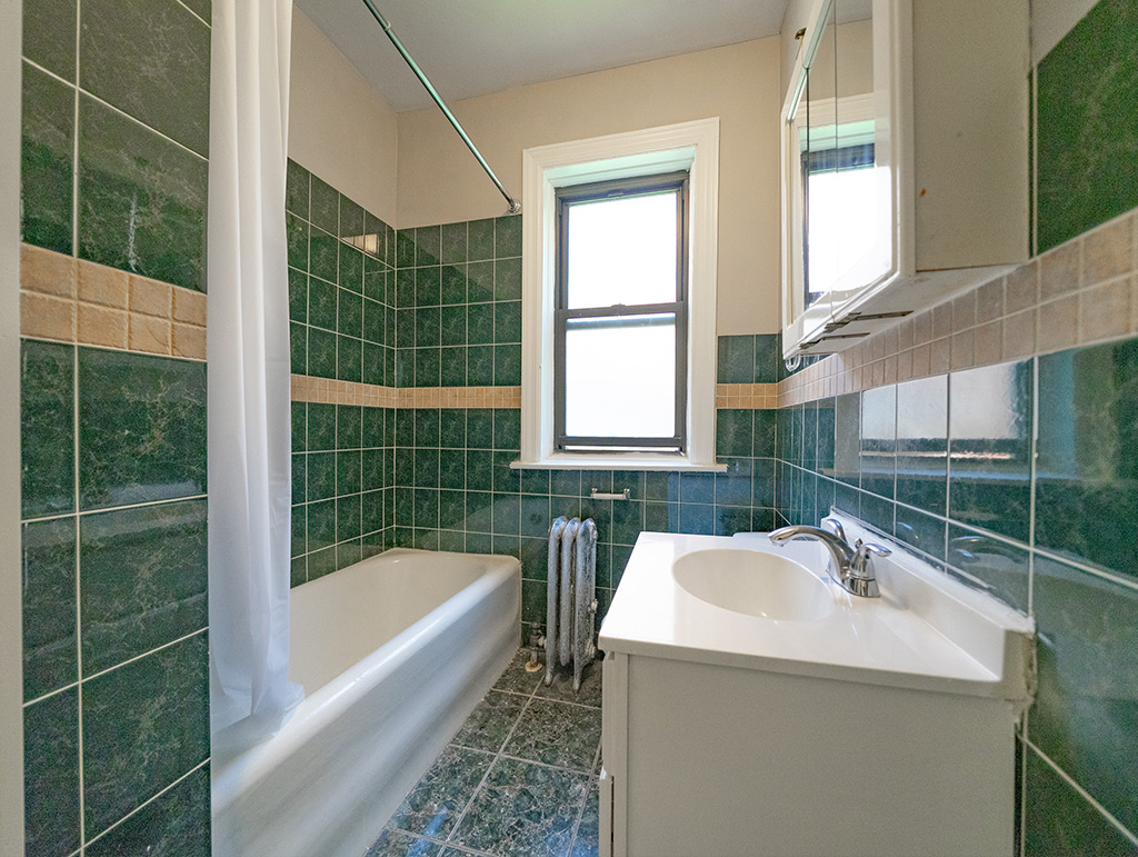 7646 S Ingleside Ave Chicago, IL 60619